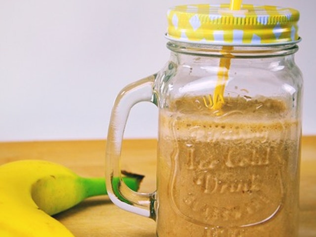 ein selbst gemachter Kaffee-Bananen-Smoothie 