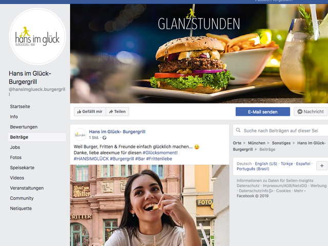 Ein Screenshot der Facebook-Seite von Hans im Glück. Als Profilbild ist das typische Hans im Glück-Logo gewählt. Im Header steht in Glanzstunden geschrieben und darunter prangt ein saftiger Burger mit Beilagen und kühlen Getränken. Der erste Beitrag der Facebook-Seite zeigt eine junge Frau, die genüsslich eine Fritte ist. Hashtags wie Frittenliebe und Glücksmoment werben für das Glücklichsein beim Hans im Glück.