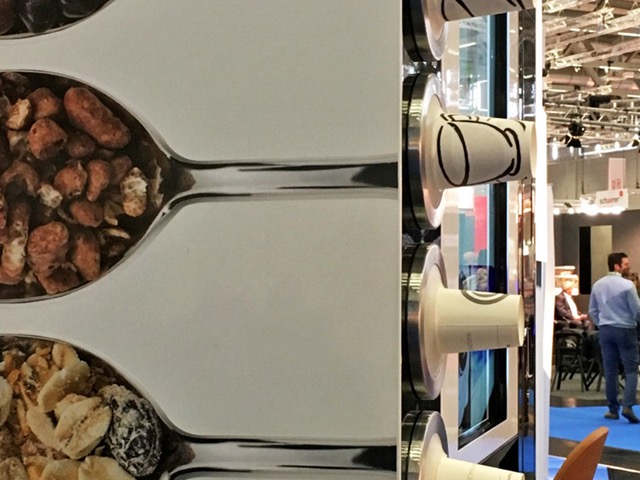 Vending-Automaten bieten schon lange nicht nur den reinen Kaffee. Vending-Automaten bieten schon lange nicht nur den reinen Kaffee.